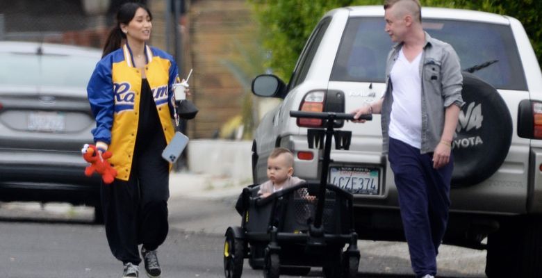 Macaulay Culkin, fiul său Dakota și Brenda Song în Los Angeles/ Profimedia