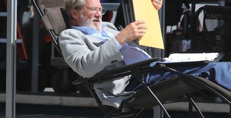 *EXCLUSIVE* Jeff Bridges gets into character on the set of upcoming FX thriller 'The Old Man' in DTLA