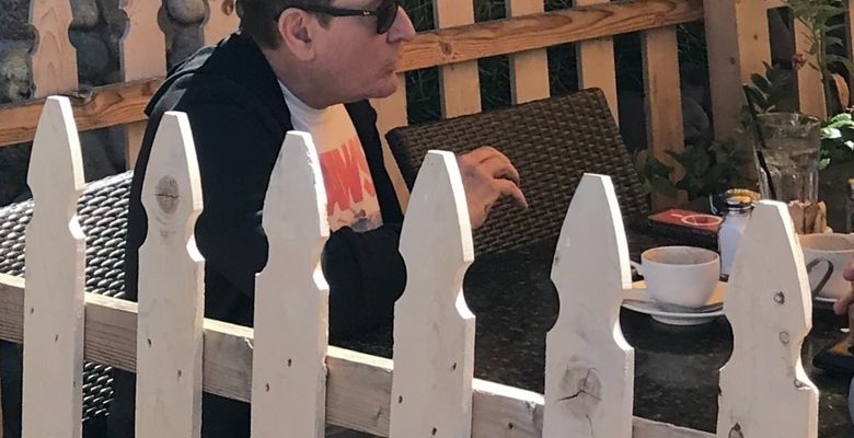 *EXCLUSIVE* Charlie Sheen has lunch with Chad Lowe at Marmalade Cafe in Malibu