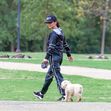 Catherine Zeta-Jones, fotografiată în parc, la plimbare cu câinele