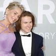 Sharon Stone mit Sohn Roan Joseph Bronstein Stone bei der 27. amfAR Gala Cannes im Rahmen des Festival de Cannes 2021 /