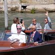 Venezia 81, Brad Pitt e George Clooney arrivano in Darsena