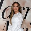 Jennifer Lopez, într-o rochie scurtă, la 52 de ani, la proiecția specială a filmului ”Marry Me” (12)