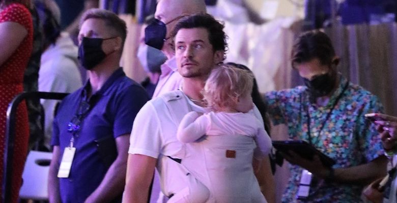 *EXCLUSIVE* Katy Perry and Orlando Bloom kiss Daisy onset of 'American Idol' in Hawaii