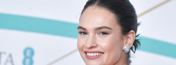 Lily James la premiile BAFTA 2023/ Profimedia