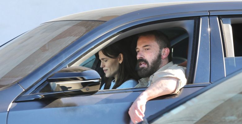 *EXCLUSIVE* Jennifer Garner and Ben Affleck: Breakfast, Bagels, and Brentwood Cruising