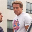 USA. Arnold Schwarzenegger and Danny DeVito  in a scene from the ©Universal Pictures movie: Twins (1988).Plot: A physically perfect but innocent man goes in search of his long-lost twin brother, who is short, a womanizer, and small-time crook. Ref:  LMK