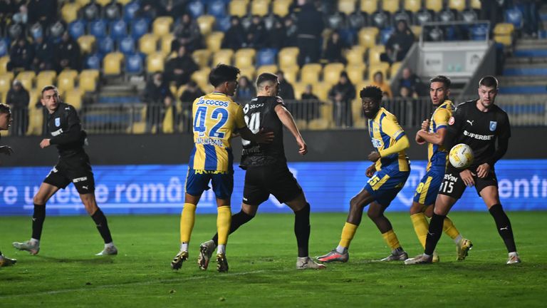 FOTBAL:PETROLUL PLOIESTI-UNIVERSITATEA CRAIOVA, CUPA ROMANIEI BETANO (4.12.2025)
