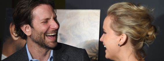 Jennifer Lawrence și Bradley Cooper/ Getty Images