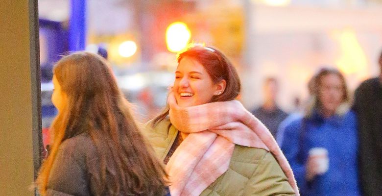 EXCLUSIVE: Suri Cruise Is All Smiles As She's Spotted Out With Her Friends In NYC, USA.