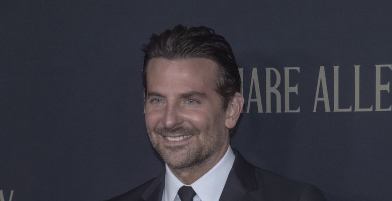 Bradley Cooper, complet dezbrăcat pe platourile de filmare de la „Nightmare Alley”/ Profimedia