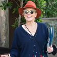 Sharon Stone, fotografiată la plimbare în Beverly Hills cu sora ei