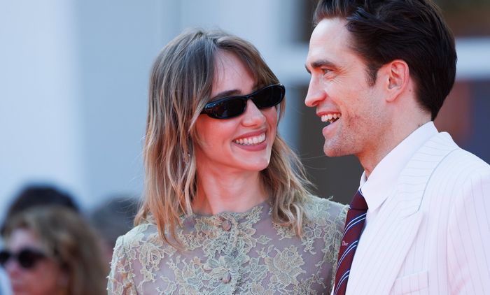 Robert Pattinson și Suki Waterhouse/ Profimedia