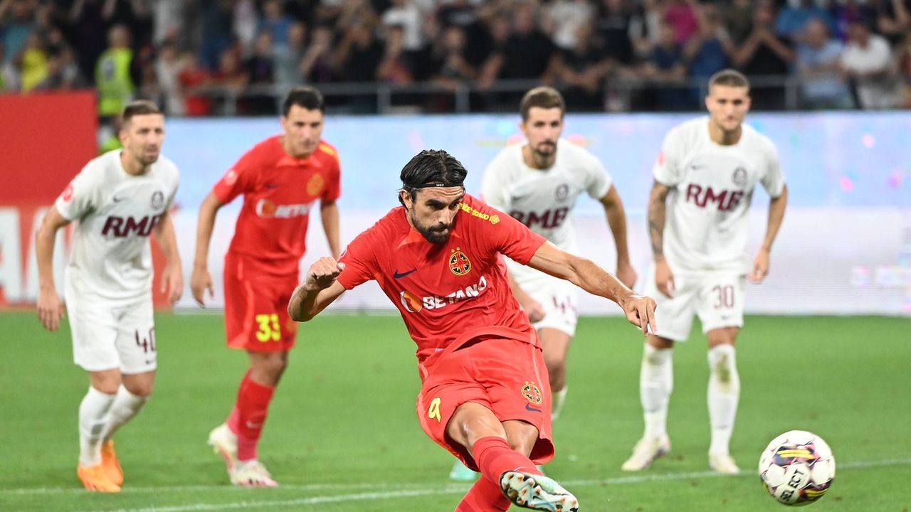 Andrea Compagno marcheaza un gol din penalty in meciul de fotbal dintre FCSB si CFR Cluj, din cadrul Superligii Superbet