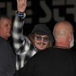 Johnny Depp, surprins în timp ce ieșea din hotel
