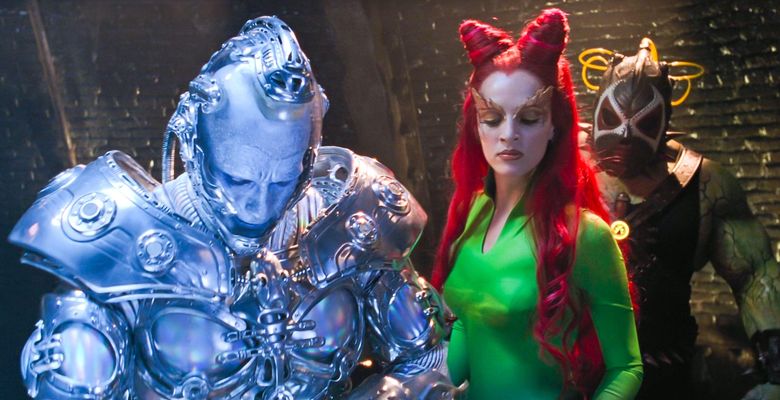 USA. Arnold Schwarzenegger and Uma Thurman  in a scene from the ©Warner Bros film : Batman &amp; Robin (1997) .Plot: Batman and Robin try to keep their relationship together even as they must stop Mr. Freeze and Poison Ivy from freezing Gotham City. Ref: LM