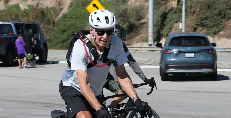 La 84 de ani, Harrison Ford dovedește că vârsta e doar un număr. Actorul, pe bicicletă, de-a lungul coastei Los Angelesului