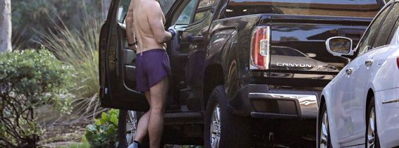 *EXCLUSIVE* Colin Farrell sports VERY short shorts for run around Coldwater Canyon Park