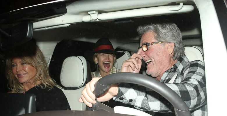 Kate Hudson grabs dinner with her family at Giorgio Baldi