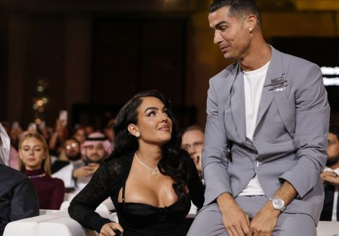 FOTO Cristiano Ronaldo nu s-a putut abține, după ce sute de oameni au apărut la biserică pentru nunta lui cu Georgina