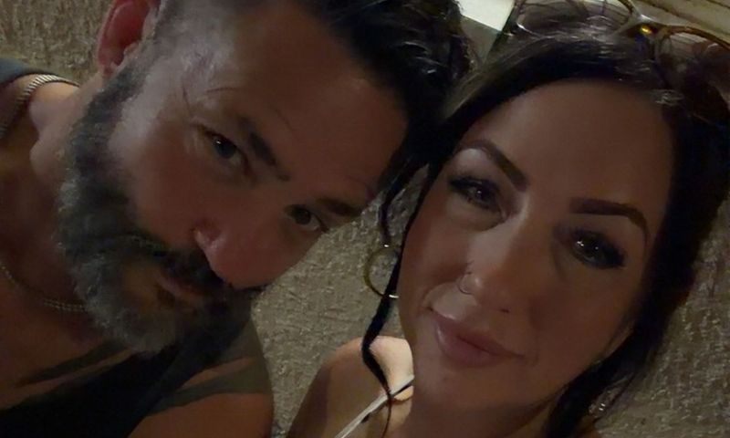Sadie Dane, alături de Greg. Profimedia