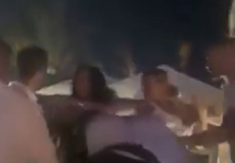 Scandal uriaș: prins la mijloc în bătaia dintre fosta și actuala soție, a leșinat și a ajuns la spital! ”Scene ireale”