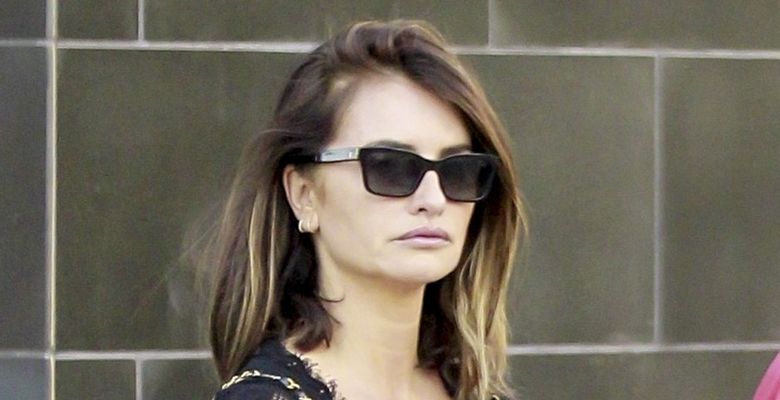 *EXCLUSIVE* Penelope Cruz and Javier Bardem take their two children Leo and Luna to Shake Shack in Beverly Hills