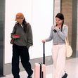 Katie Holmes și fiica ei, Suri, fotografiate pe aeroportul din Los Angeles