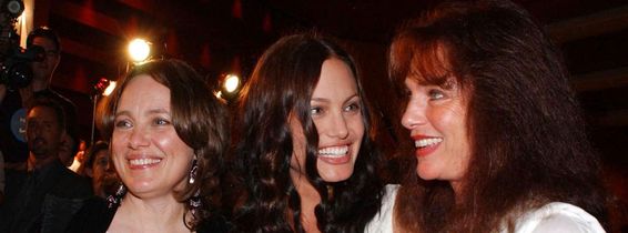Angelina Jolie și mama sa Marcheline Bertrand/ Profimedia