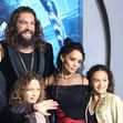 Jason Momoa, alături de Lisa și cei doi copii ai lor, Nakoa-Wolf și Lola/ Profimedia