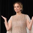 Jennifer Lawrence, apariție spectaculoasă într-o rochie sclipitoare pe covorul roșu. Profimedia