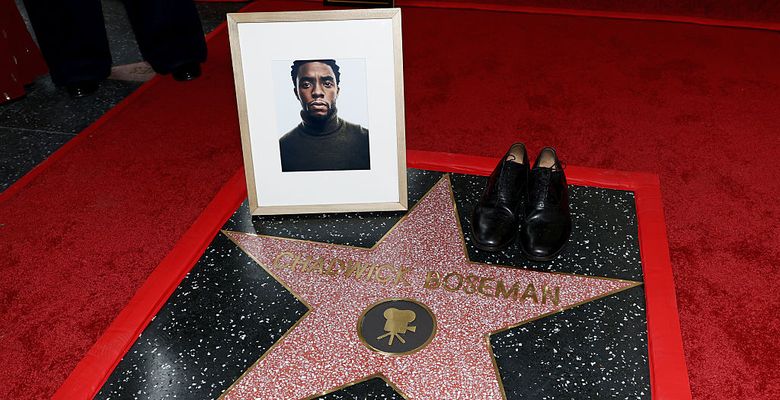 Chadwick Boseman stea pe Hollywood Walk Of Fame