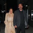 Jennifer Lopez și Ben Affleck, surprinși în ipostaze tandre după o întâlnire romantică.  Profimedia