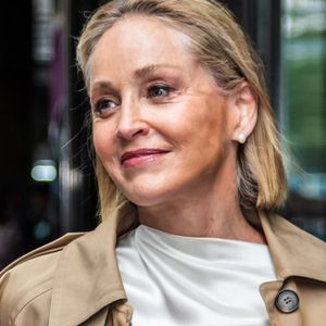 Sharon Stone, atitudine și încredere într-o ședință foto plină de senzualitate. Cum s-a reinventat după AVC-ul care i-a distrus cariera