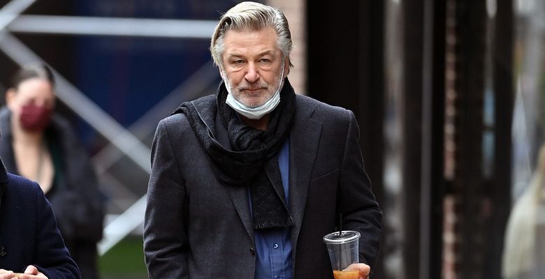 EXCLUSIVE: * EMBARGO: strictly no  web before 21:15pm GMT 9th December 2021 * Alec Baldwin Spotted For First Time Since He And Wife Hilaria Deleted Their Twitter Accounts