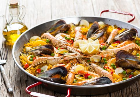 Paella, mai scumpă ca niciodată în Spania! Prețul uleiului de măsline a explodat și a dus costurile la un record
