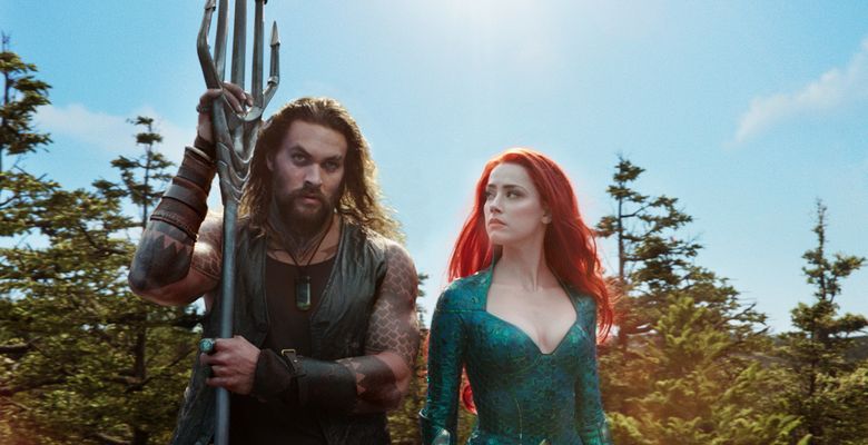 jason momoa tine un trident in mana amber heard il priveste