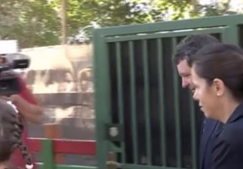 Nicuşor Dan şi Mirabela Grădinaru, împreună cu fiica lor în prima zi de şcoală. Cum au fost surprinşi cei trei