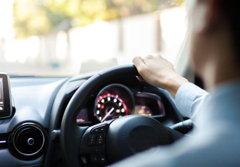 A gonit pe șosele cu peste 170 km/h, dar polițiștii l-au ajutat. Șoferul nu a scăpat, totuși, de amendă