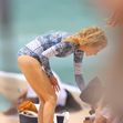 Nicole Kidman și soțul ei, Keith Urban, pe plajă/ Profimedia