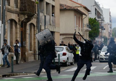 Parisul, ca după război. Strigătul disperat al lui Emmanuel Petit și imagini cu puternic impact emoțional