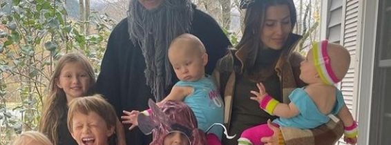 Alec Baldwin s-a costumat de Halloween