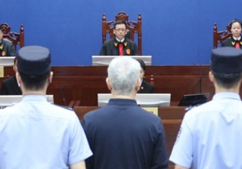 Patronul care a lăsat toată planeta ”mască” a fost condamnat la închisoare pe viață!