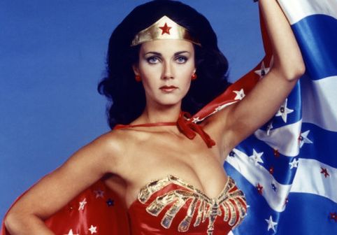 Lynda Carter, apariție spectaculoasă la 75 de ani: “Întinerește?”. Wonder Woman a dezvăluit secretul ei: “Doar apă și săpun”
