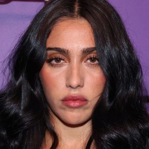 Rochie până-n podea, dar cu totul la vedere. Lourdes Leon, în ținută transparentă și decoltată până la cercelul din buric