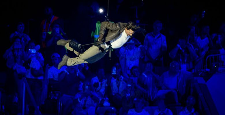 Tom Cruise, cascadorie uluitoare la ceremonia de închidere a Jocurilor Olimpice de la Paris 2024/ Profimedia