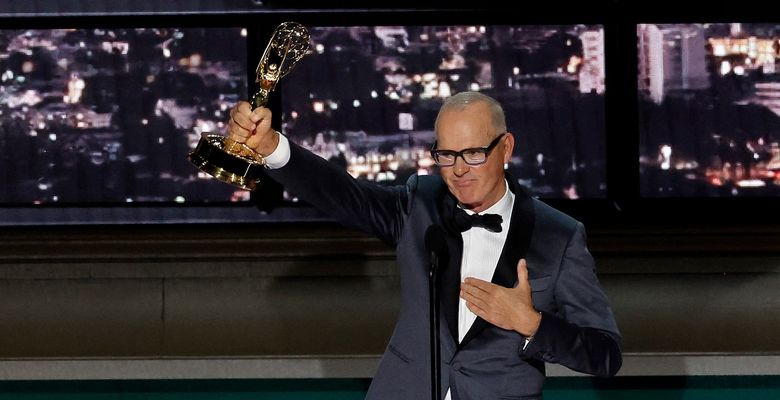 Michael Keaton, alături de partenera lui la premiile Emmy