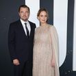 Jennifer Lawrence, apariție spectaculoasă într-o rochie sclipitoare pe covorul roșu. Profimedia