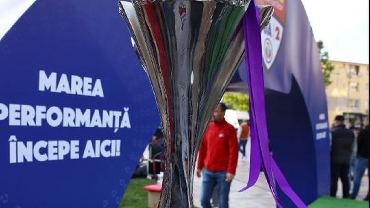 Trofeul acordat echipei care va câștiga Liga 2 / Foto: Digi Sport