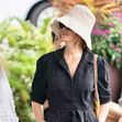 *EXCLUSIVE* Julia Roberts shops for a hat while vacationing on the Gold Coast!